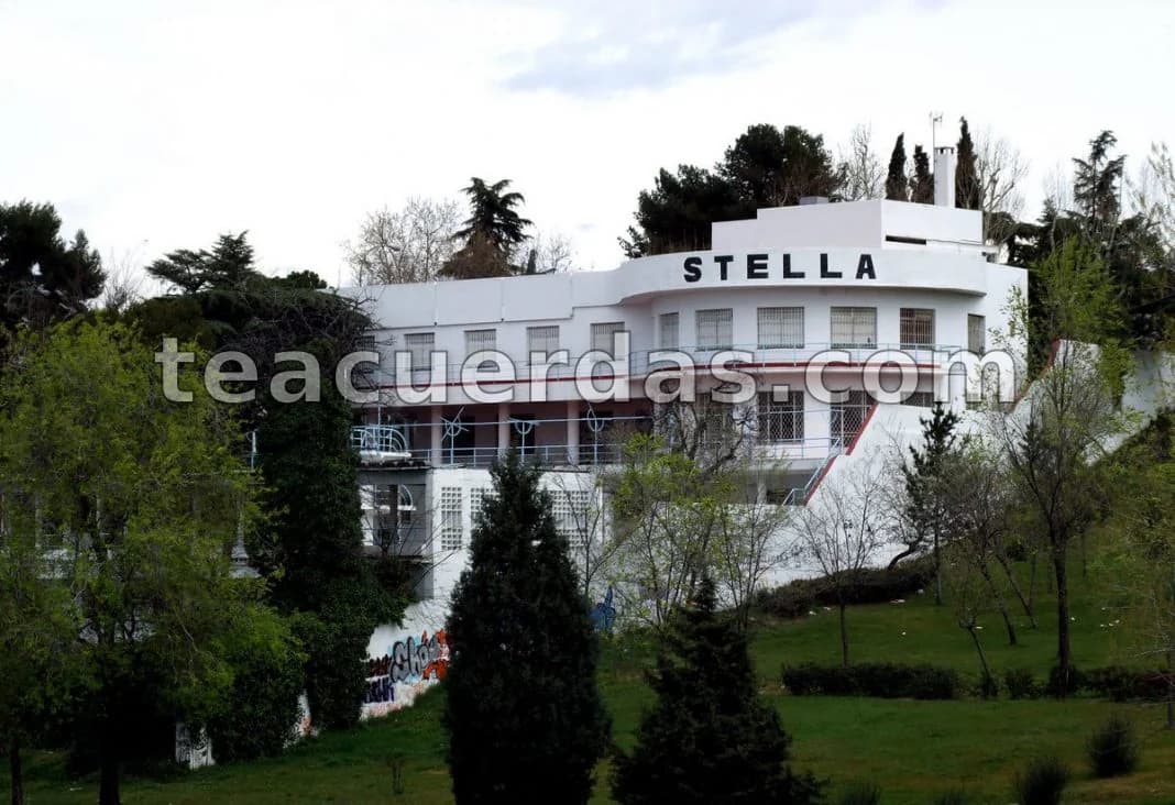 La Piscina Club Stella: Un Ícono de Modernidad y Glamour en Peligro de Desaparición